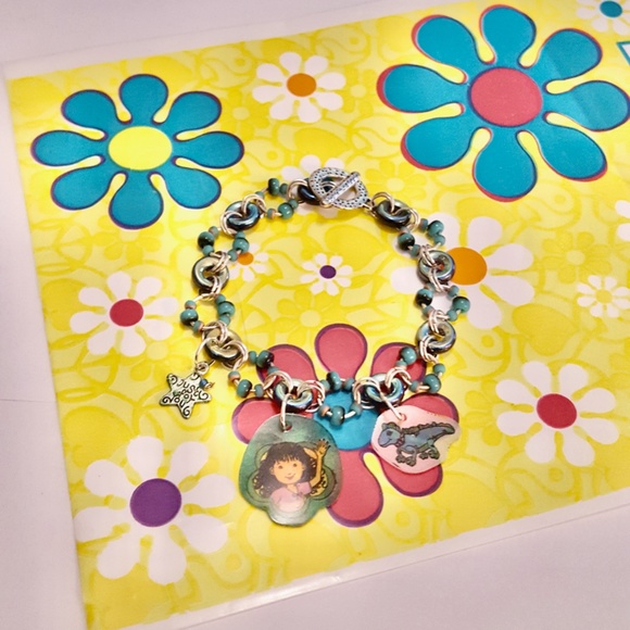 Groovy Girls Shrinkalicious Doll and Pet Lizard Charm Beaded Chain Bracelet - Picture 4 of 7